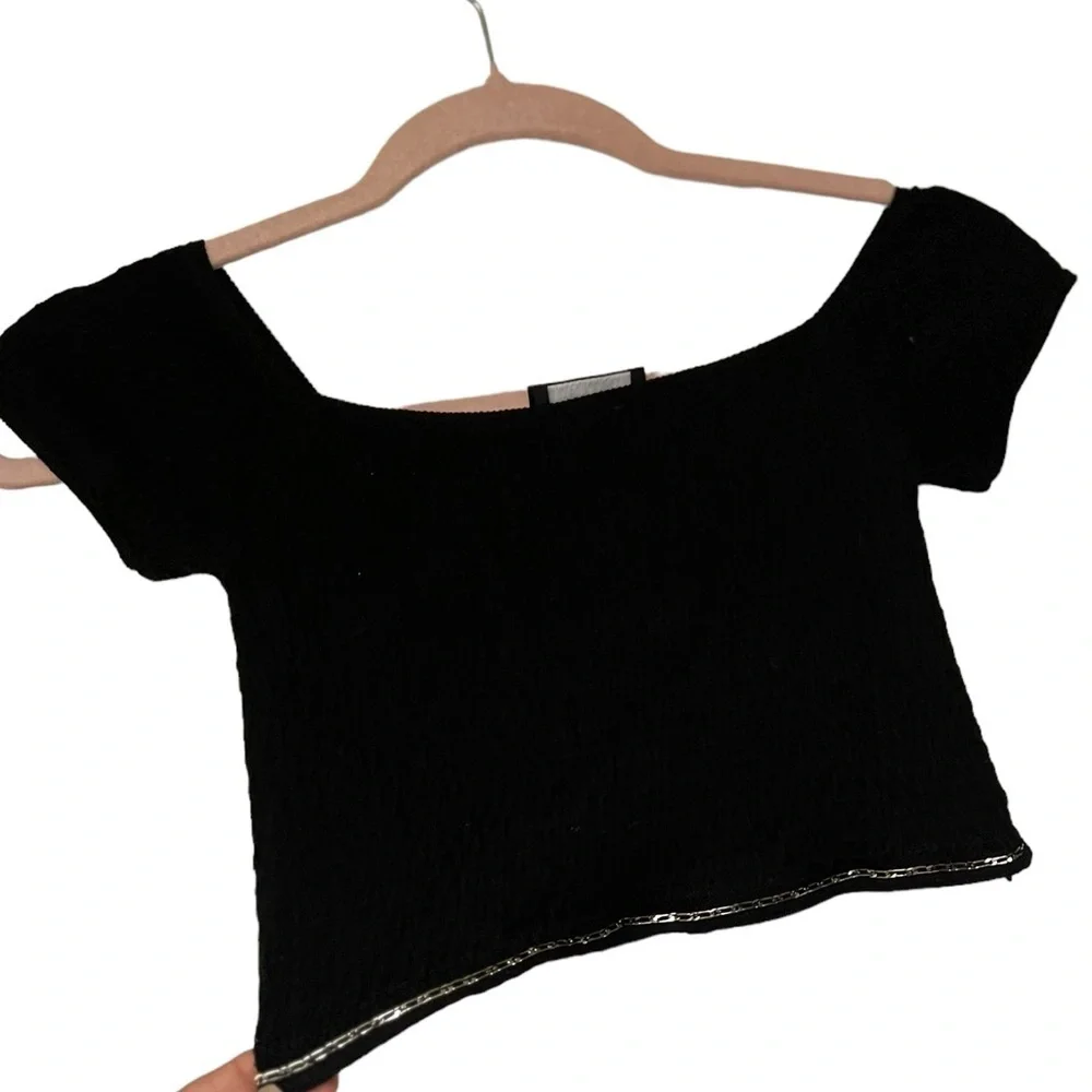WELLDONE Smocked Off Shoulder Chain Crop Top Cami